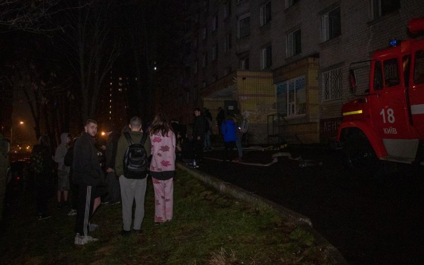 Ночью в общежитии студентов НАУ произошел пожар (фото, видео)