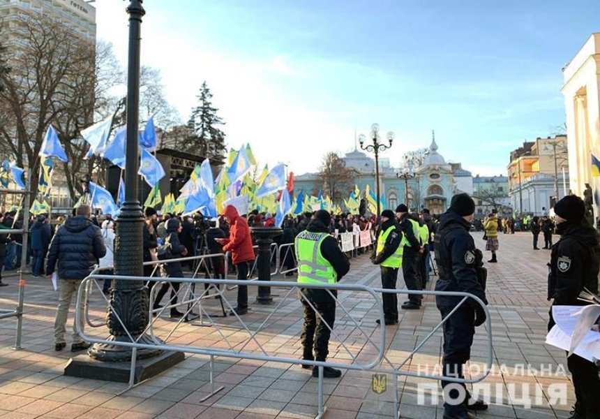 В центре Киева ограничили движение и стянули полицию (фото)