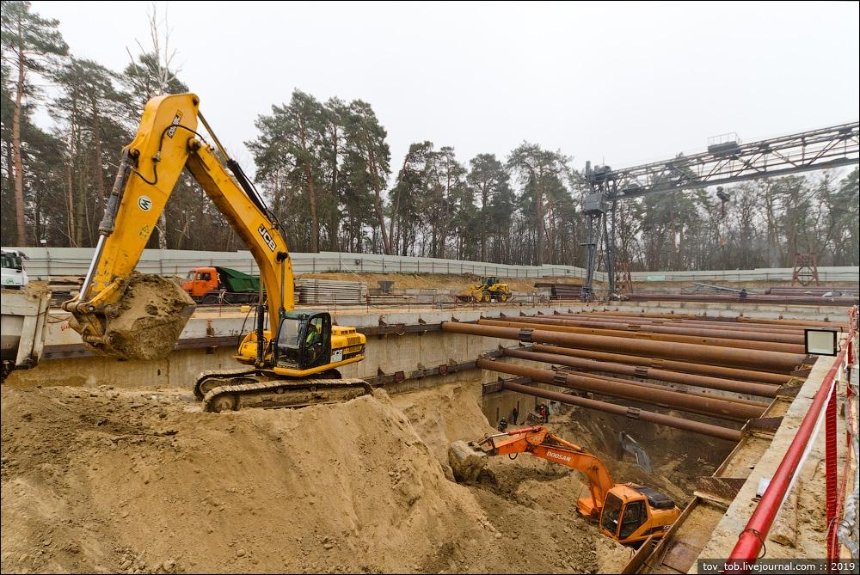 Киевский фотограф показал и рассказал, как строят метро на Виноградарь (фото)