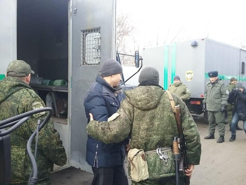 В Донецкой области начался обмен пленными (фото, видео)