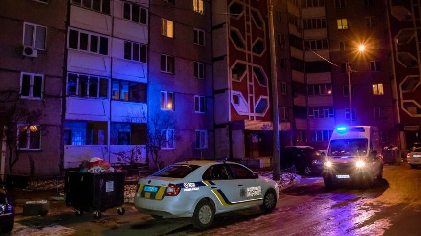 В Киеве девушка вешала белье и выпала с 13-го  этажа 