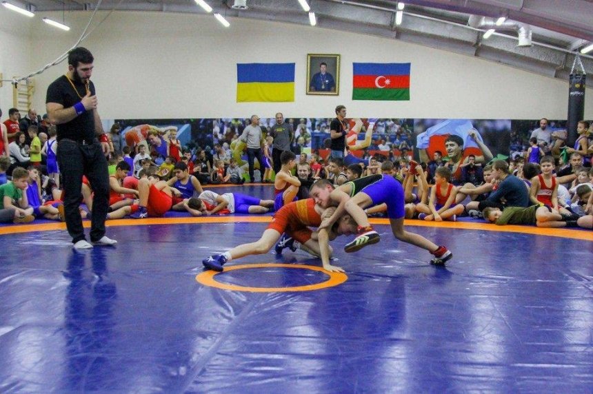 В Киеве прошли соревнования по вольной борьбе среди юношей и девушек