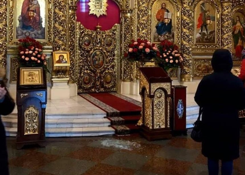 Неизвестный разбил икону в Михайловском соборе