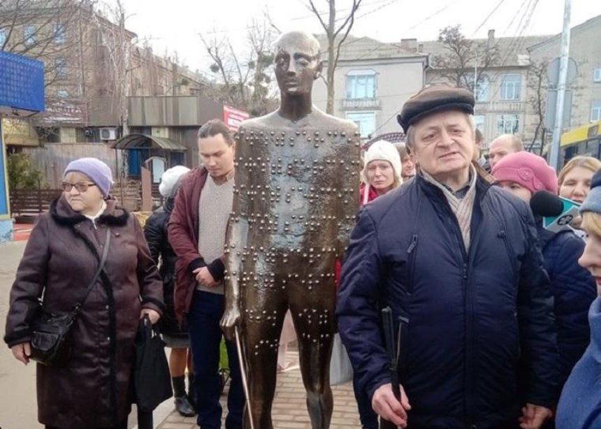 В Киеве установили памятник незрячему (фото)