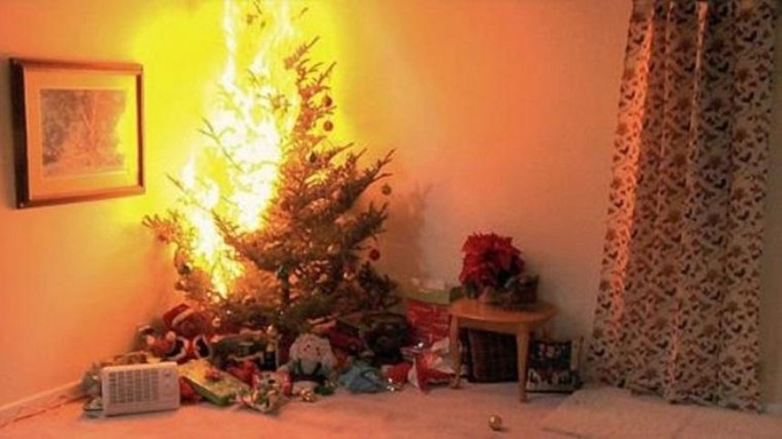 Елочка гори: в столичной квартире произошел пожар из-за новогодней гирлянды