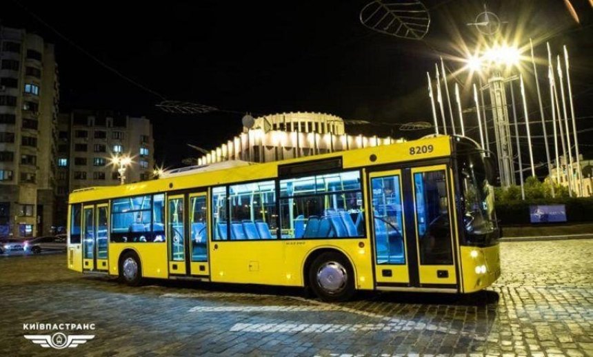 Как добраться домой в новогоднюю ночь: в Киеве продлили работу общественного транспорта