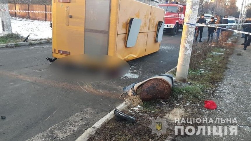 Под Киевом маршрутка столкнулась с внедорожником, погибли два пассажира (фото)