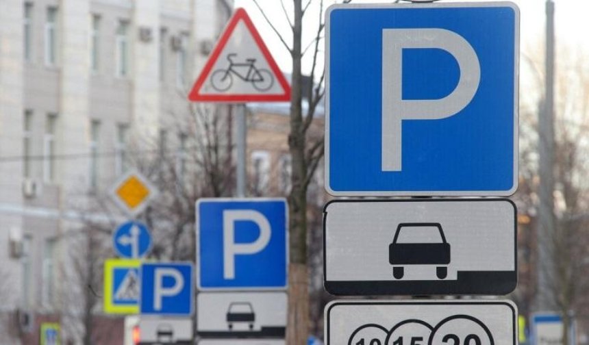 В центре Киева на время новогодних праздников появятся новые парковочные места (адреса)