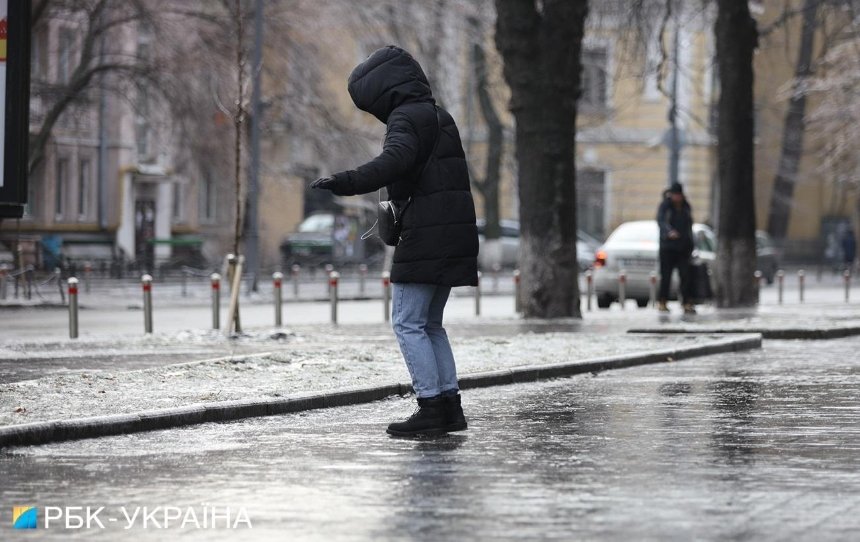 Из-за гололеда в Киеве за выходные травмировались более 1,3 тысяч человек