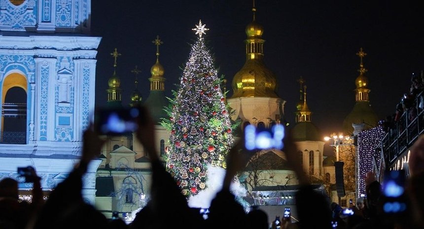 Зажжение елки на Софийской площади: когда и где смотреть