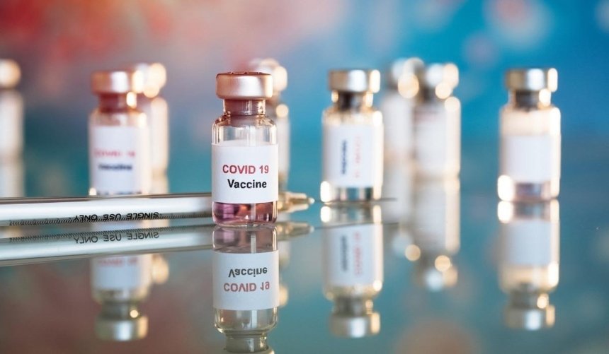 Великобритания первой в мире одобрила вакцину Pfizer и BioNTech против коронавируса 