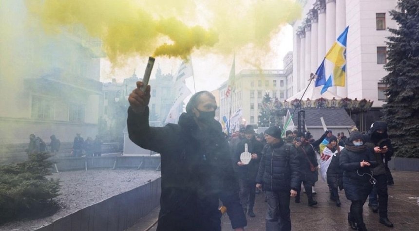 В центре Киева произошли столкновения между предпринимателями и полицией (обновлено)