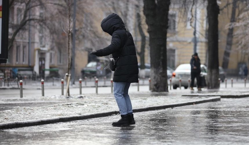 Гололед в Киеве: сколько жителей столицы обратились в травмпункты