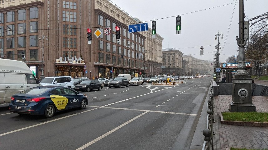 В Киеве возле ЦУМа появилась новая дорожная разметка