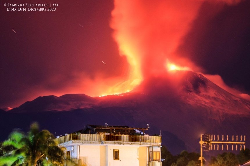 На Сицилии пробудился вулкан Этна: как это выглядит