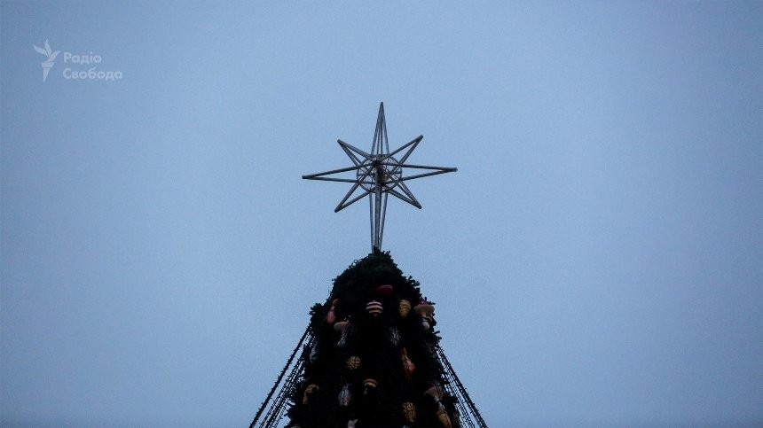 На главную елку Украины установили звезду: сколько она стоит