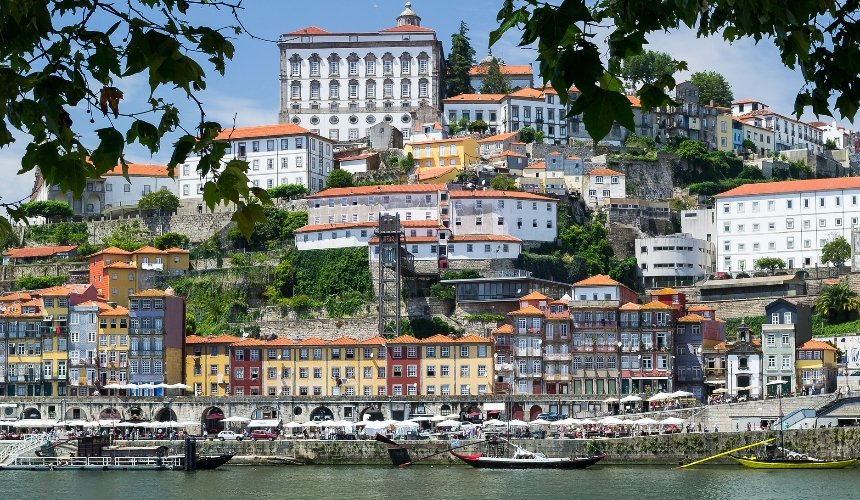 Португалія змінила правила в’їзду для вакцинованих туристів