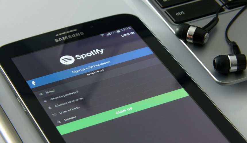 Spotify назвал песни, которые украинцы слушали чаще всего в 2021 году