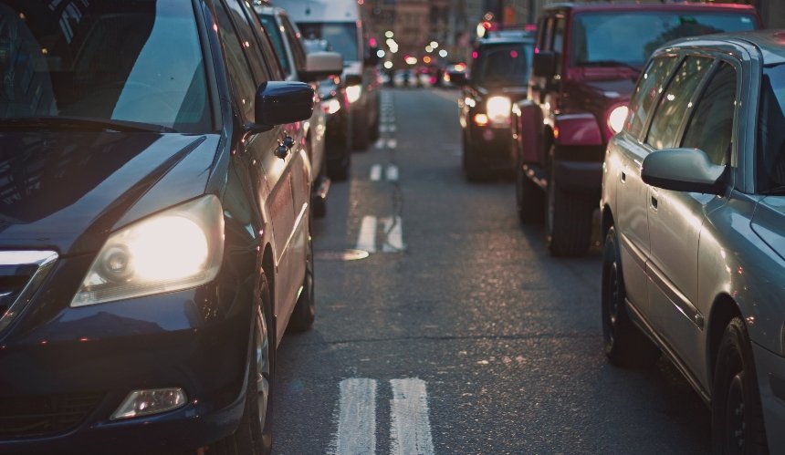 Центр Киева и выезды из города сковали пробки: ситуация на дорогах