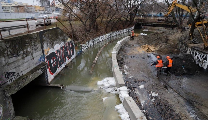 Как в Киеве расчищают реку Лыбидь и что уже сделали — фото