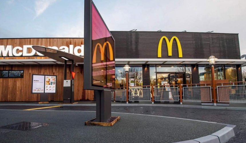McDonald's открыл первый ресторан с нулевым выбросом углерода