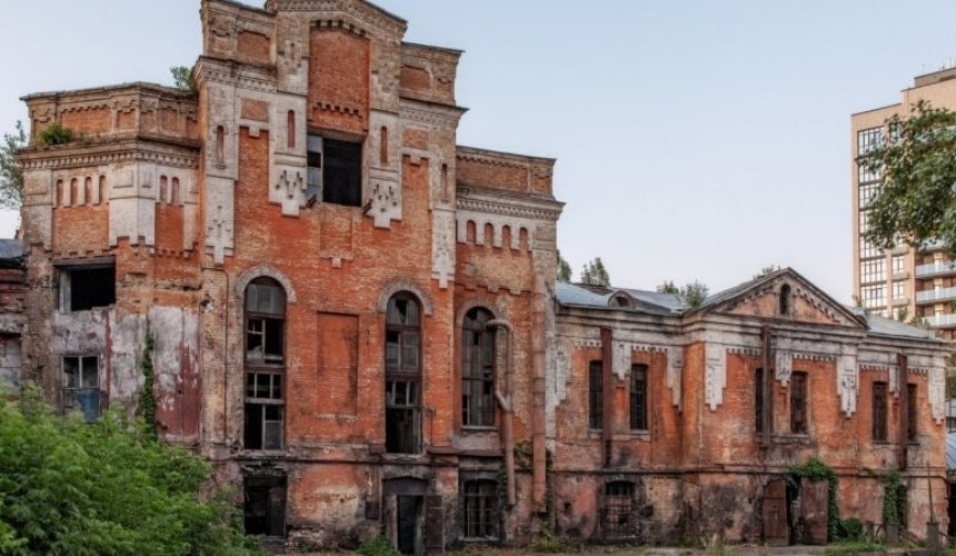 В центре Киева восстановят заброшенный ликеро-водочный завод