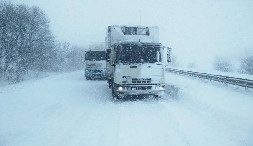 В Киеве из-за снегопада ограничат въезд крупногабаритного транспорта