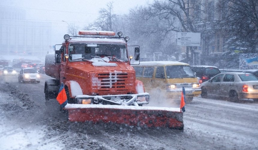 Киев из-за снега сковали пробки: какая ситуация на дорогах