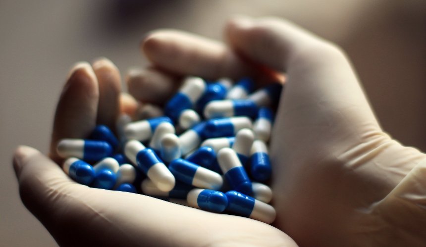 Когда в Украину доставят таблетки от коронавируса Pfizer: какая будет цена