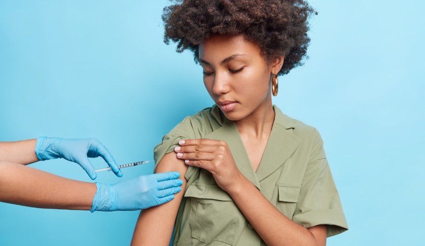 Бустерная доза какой вакцины эффективнее против «Омикрона» — исследования
