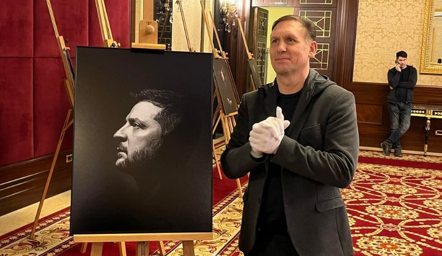 Портрет Зеленського продали за 6 млн грн