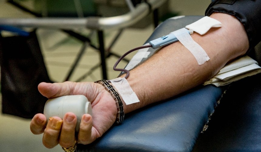 Студенти-медики створили базу донорів крові для військових  