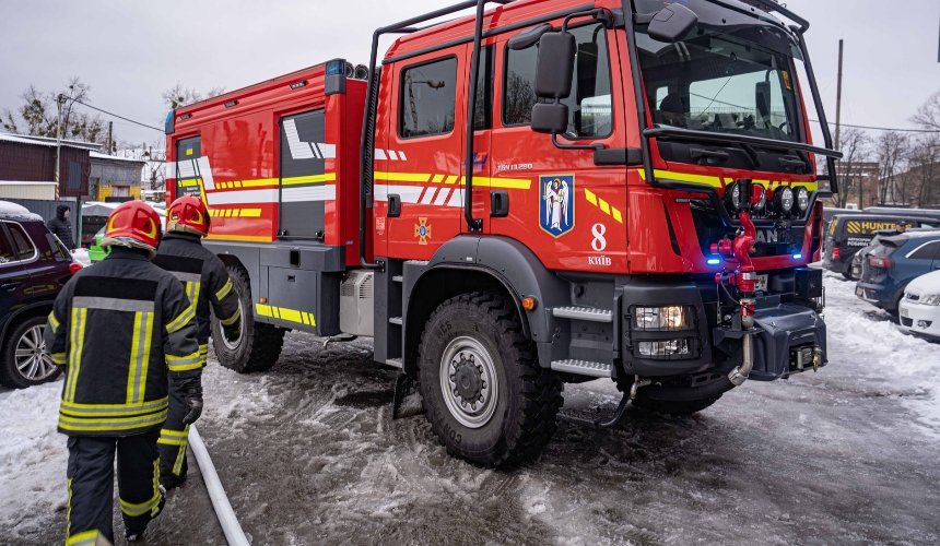 У Голосіївському районі на СТО сталась пожежа: що відомо