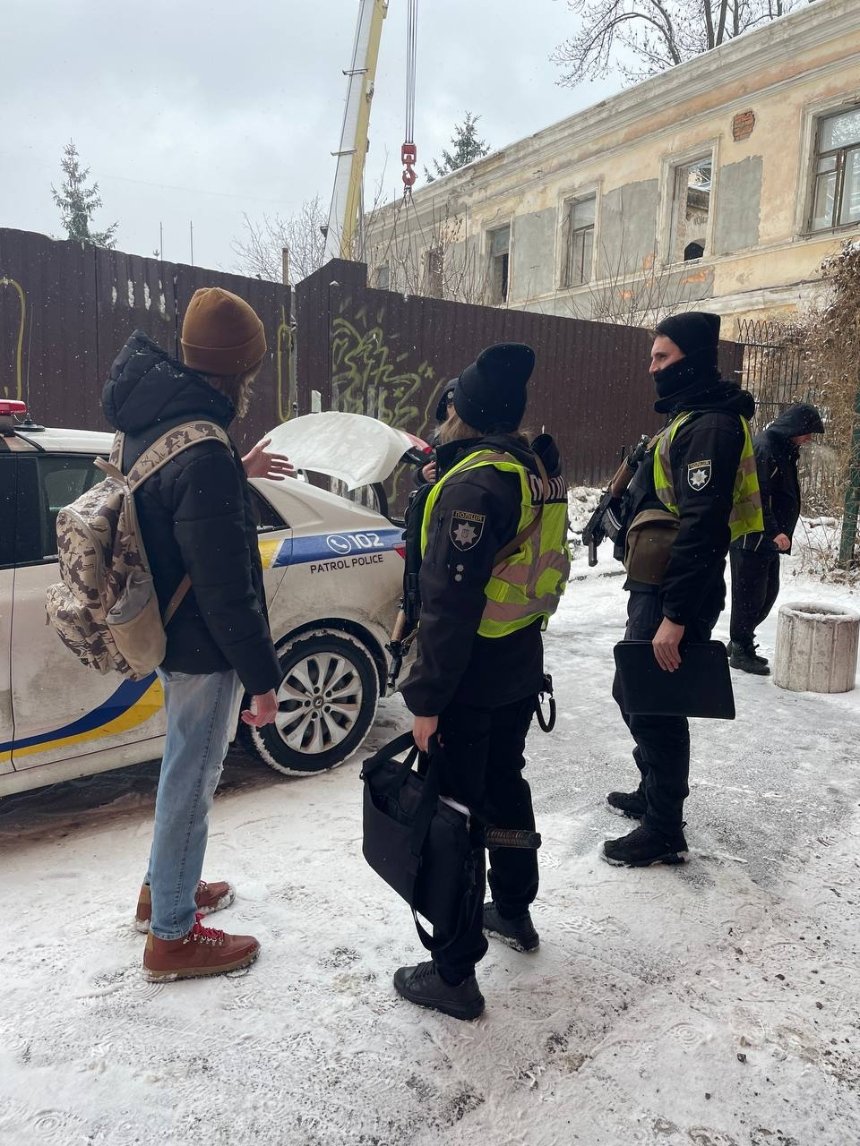 Поліція зупинила незаконні роботи на келіях Братського монастиря:активісти переконані, що Могилянка руйнує пам'ятку, а не реставрує її