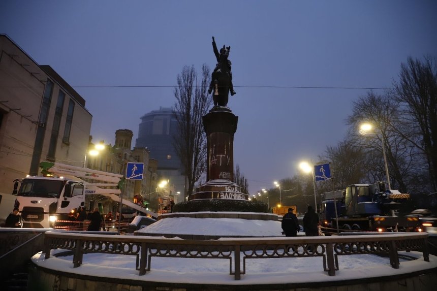 У Києві демонтують пам’ятник Щорсу