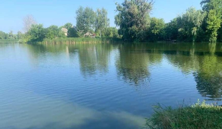 Кияни просять очистити водойми у Голосіївському парку