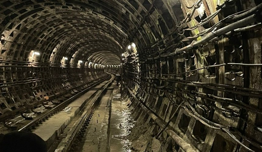 Підтоплення тунелів Київського метро: правоохоронці показали нові фото