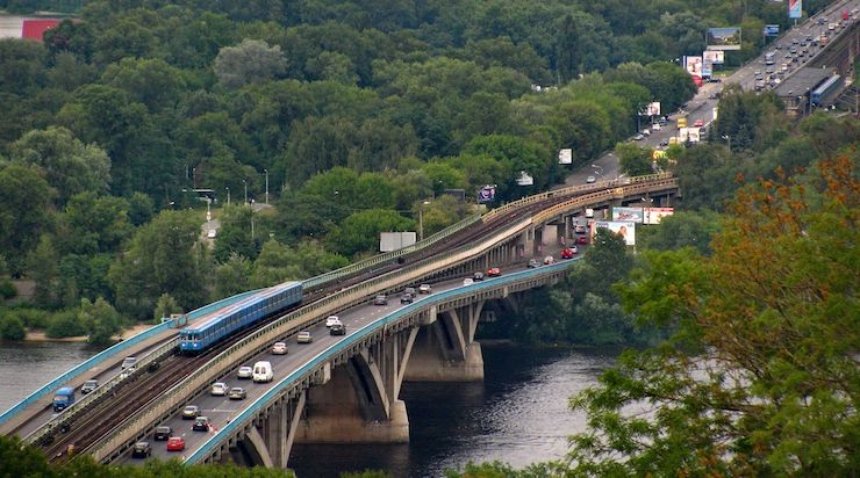 Міст Метро у Києві потребує реконструкції