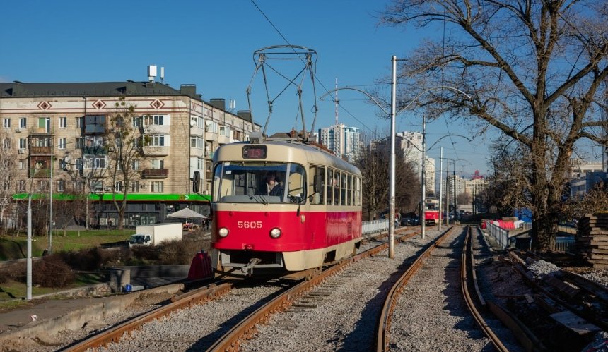 Попри ремонт трамвайних колій на вулицях Дегтярівській і Вацлава Гавела швидкість трамваїв не збільшилася