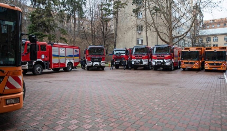 Міжнародна підтримка: Київ отримав нові автомобілі від двох міст-побратимів