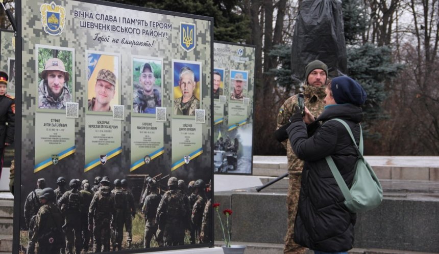 У парку “Нивки” у Києві відкрили другу чергу Алеї пам’яті героїв: фото