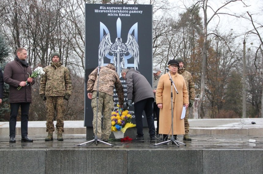 У парку “Нивки” у Києві відкрили другу чергу Алеї пам’яті героїв — захисників Шевченківського району: фото