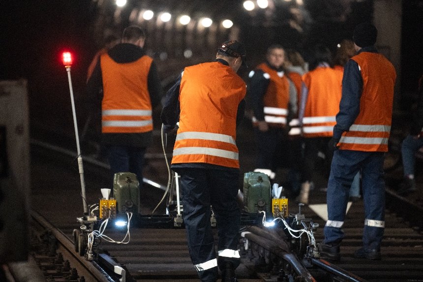 Як проходить діагностика та заміна рейок в метро Києва: фото