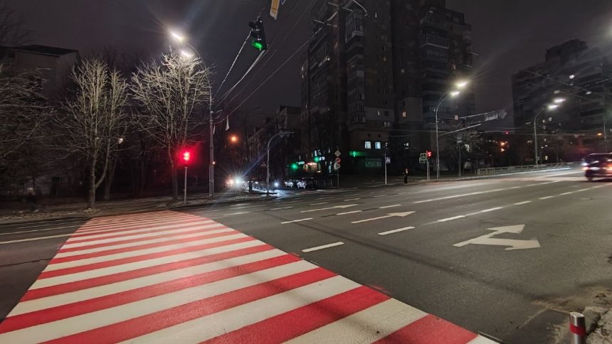 На Солом'янці у Києві облаштували безбар’єрний світлофор: фото