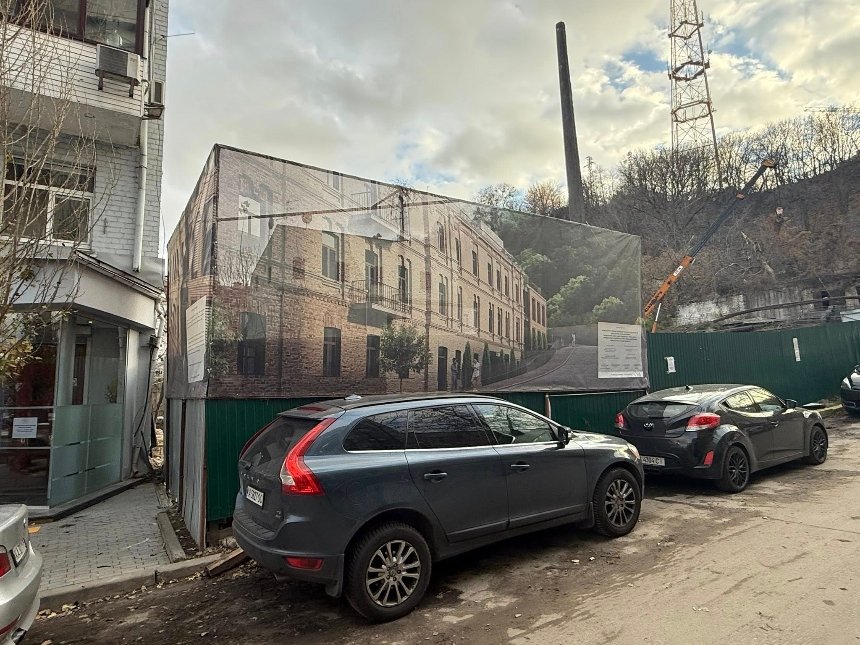 На Подолі знищили історичну Поліцейську дільницю На Подолі знищили історичну Поліцейську дільницю