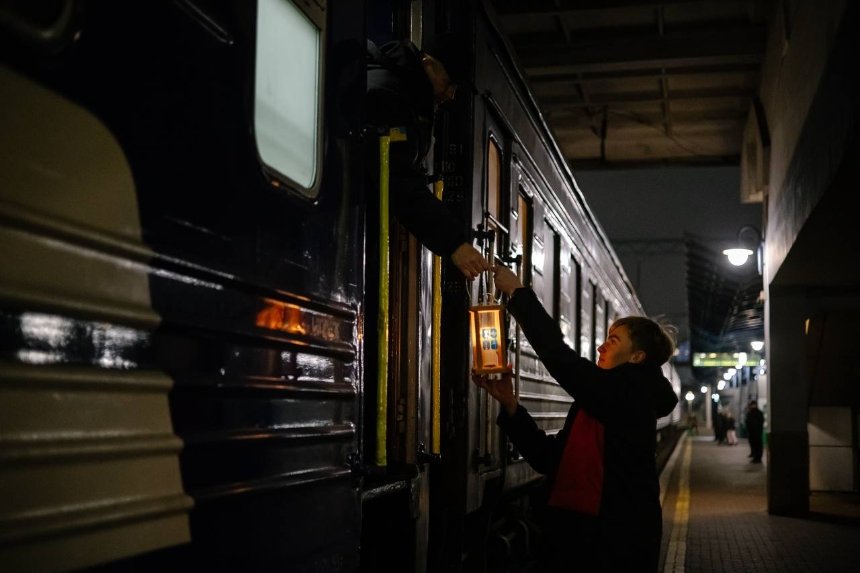 Вифлеємський вогонь миру прибув до Києва Вифлеємський вогонь миру прибув до Києва