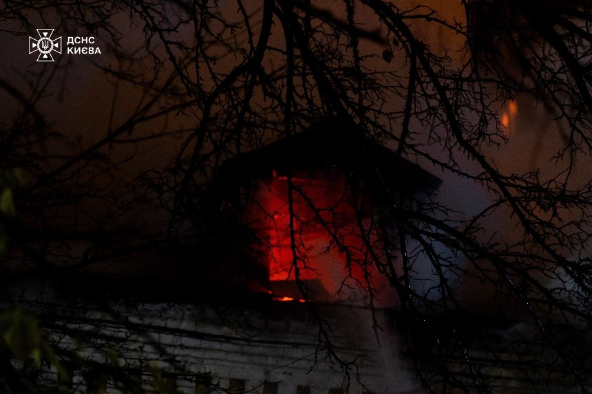 У центрі Києва горіла 125-річна садиба Сидорова У центрі Києва горіла 125-річна садиба Сидорова