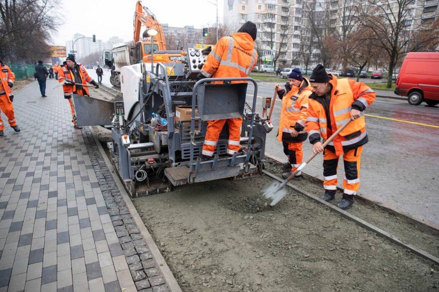 Масштабний ремонт Харківського шосе триває Масштабний ремонт Харківського шосе триває