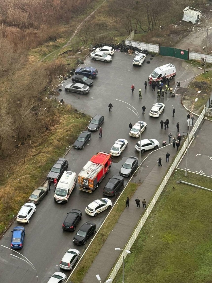 У Дарницькому районі Києва пролунали вибухи У Дарницькому районі Києва пролунали вибухи