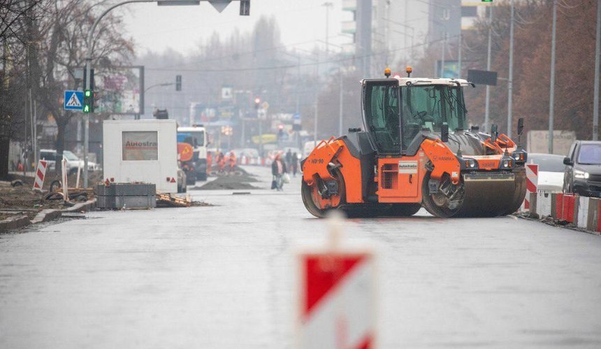 Масштабний ремонт Харківського шосе триває: що вже зробили
